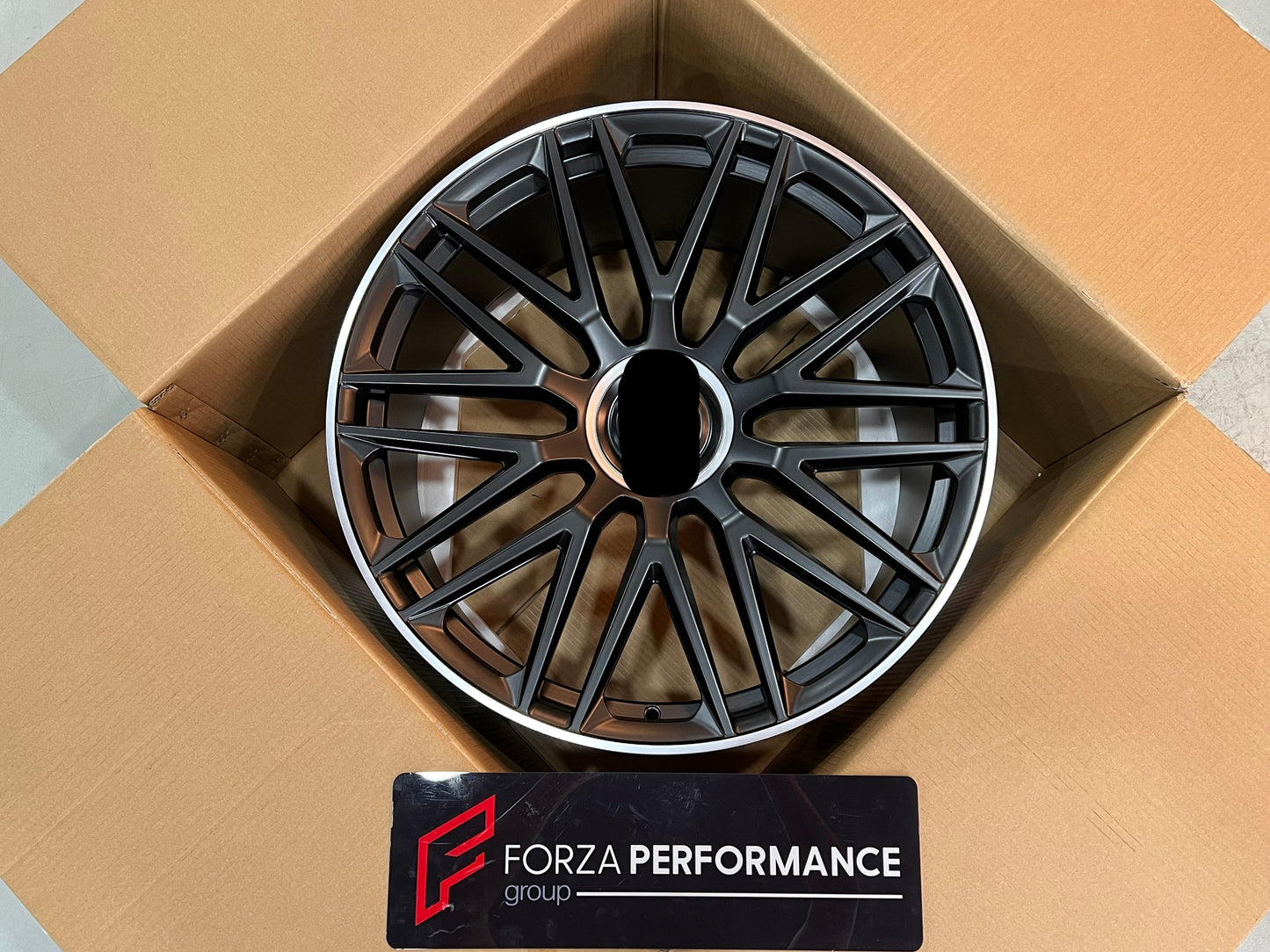 We manufacture premium quality forged wheels rims for NEW MERCEDES BENZ SL 63 AMG, SL 55 AMG, GLS 63 AMG in any design, size, color. Wheels size: Front 21 x 9 ET Rear 21 x 10 ET PCD: 5 x 11 CB: 66,5 Forged wheels can be produced in any wheel specs by your inquiries and we can provide our specs