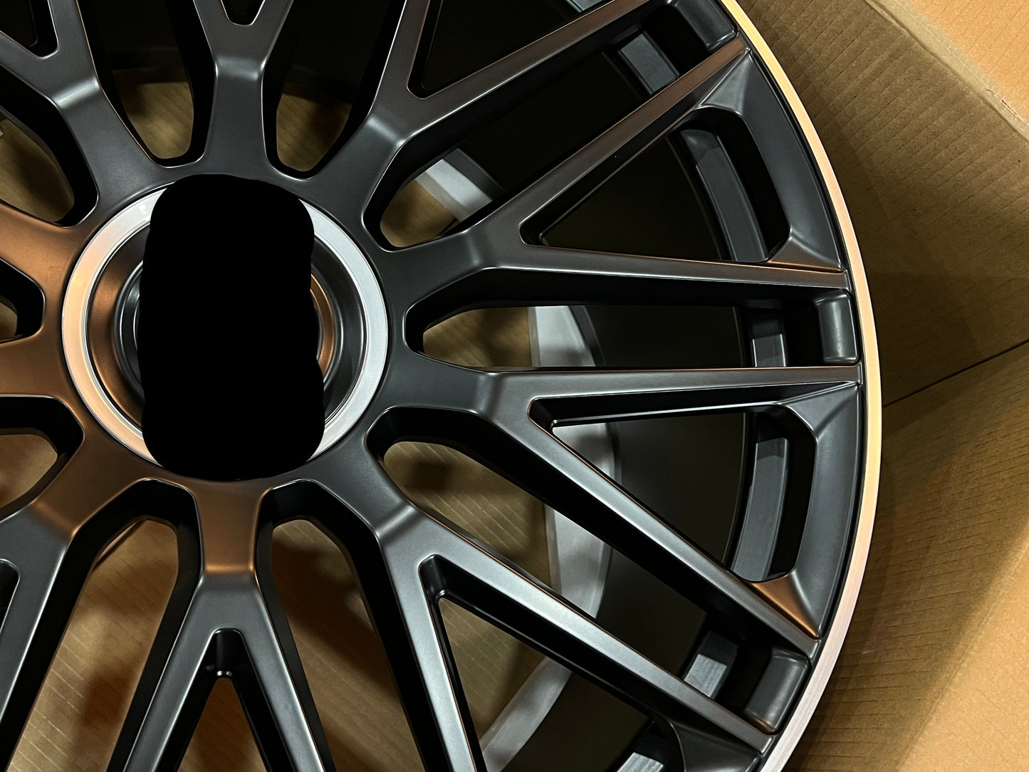 We manufacture premium quality forged wheels rims for NEW MERCEDES BENZ SL 63 AMG, SL 55 AMG, GLS 63 AMG in any design, size, color. Wheels size: Front 21 x 9 ET Rear 21 x 10 ET PCD: 5 x 11 CB: 66,5 Forged wheels can be produced in any wheel specs by your inquiries and we can provide our specs