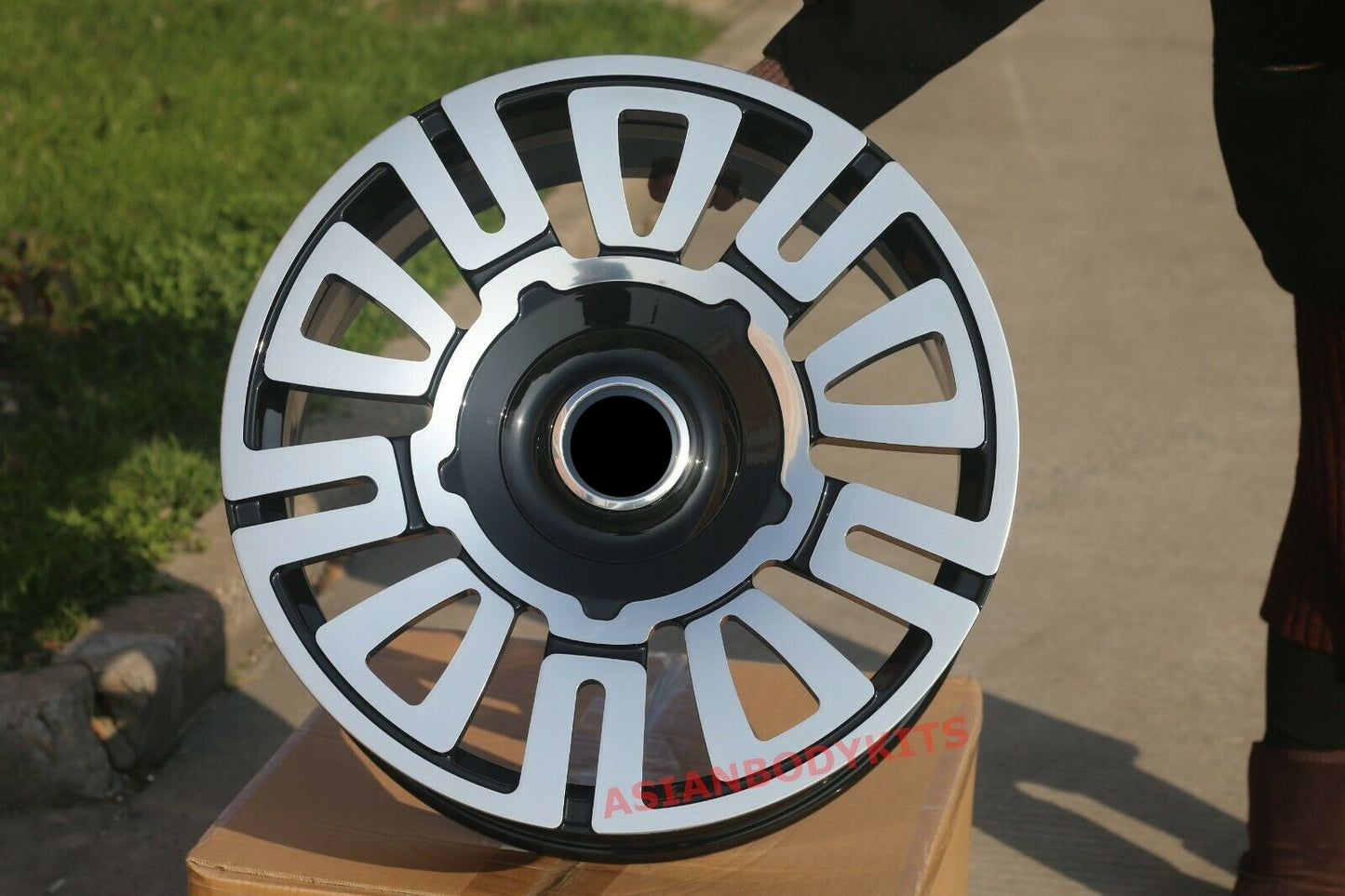 جنوط عجلات مزورة مقاس 22 بوصة رولز رويس سبيكتر جوست رايث داون فانتوم 22x9.5 22x10