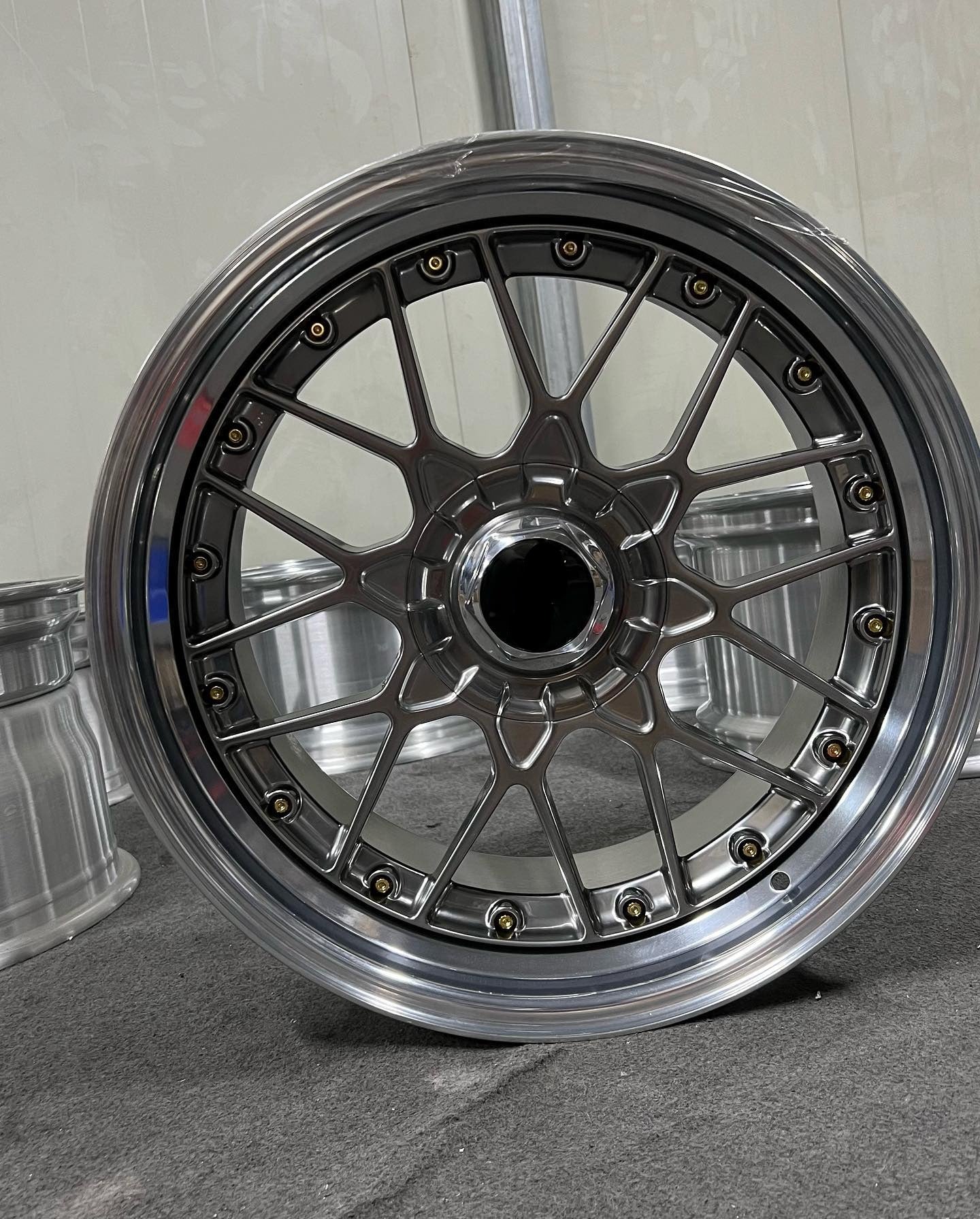 عجلات مزورة مكونة من 3 قطع لسيارة أودي A6 C8