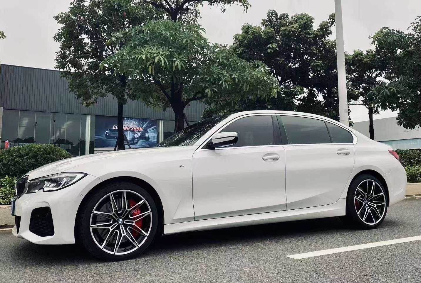 عجلات مزورة لسيارة BMW M3 2021