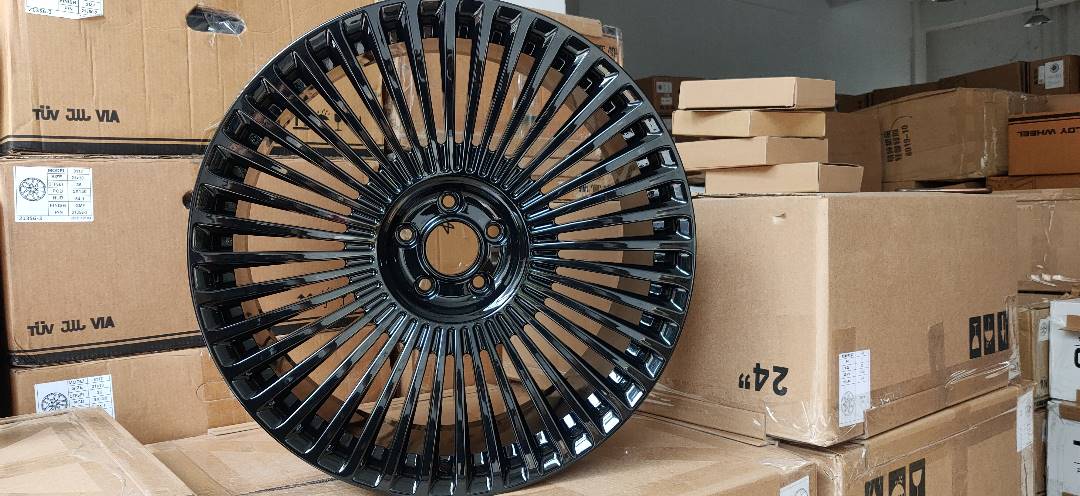 We produced premium quality forged wheels rims for ROLLS ROYCE WRAITH 2020+ Our wheels sizes: Front 22 x 9.5 ET 15 Rear 22 x 10.5 ET 25 Finishing: Glossy Black Forged wheels can be produced in any wheel specs by your inquiries and we can provide our specs