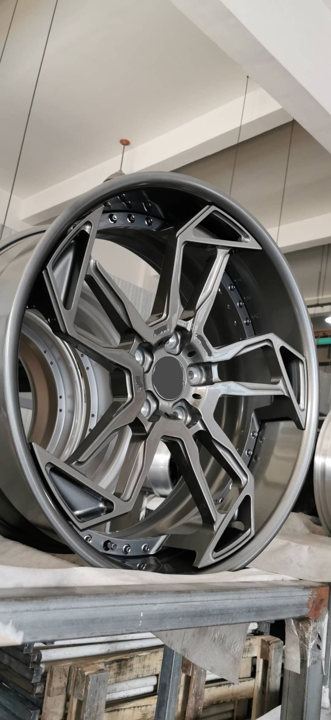ADV1 CS5.3 We produced premium quality forged wheels rims for MERCEDES BENZ G CLASS G63 G500 Our wheels sizes: Front 24 x 10 ET 20 Rear 24 x 10 ET 20 Finishing: Satin Gun Metal Forged wheels can be produced in any wheel specs by your inquiries and we can provide our specs