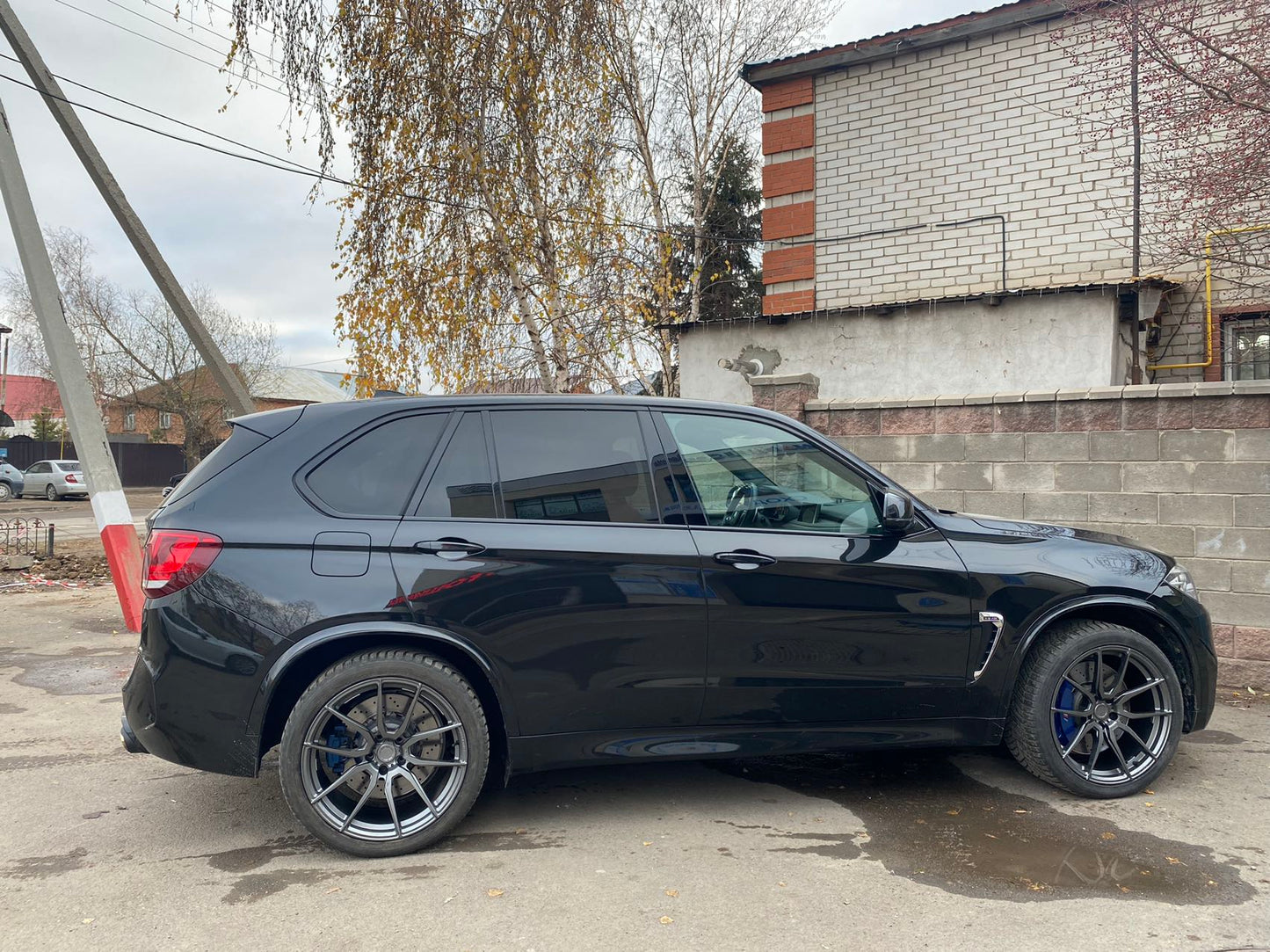 We produced premium quality forged wheels rims for BMW X5M F85 Our wheels sizes: Front 21 x 10.5 ET 21 Rear 22 x 11.5 ET 28 Finishing: Forged wheels can be produced in any wheel specs by your inquiries and we can provide our specs