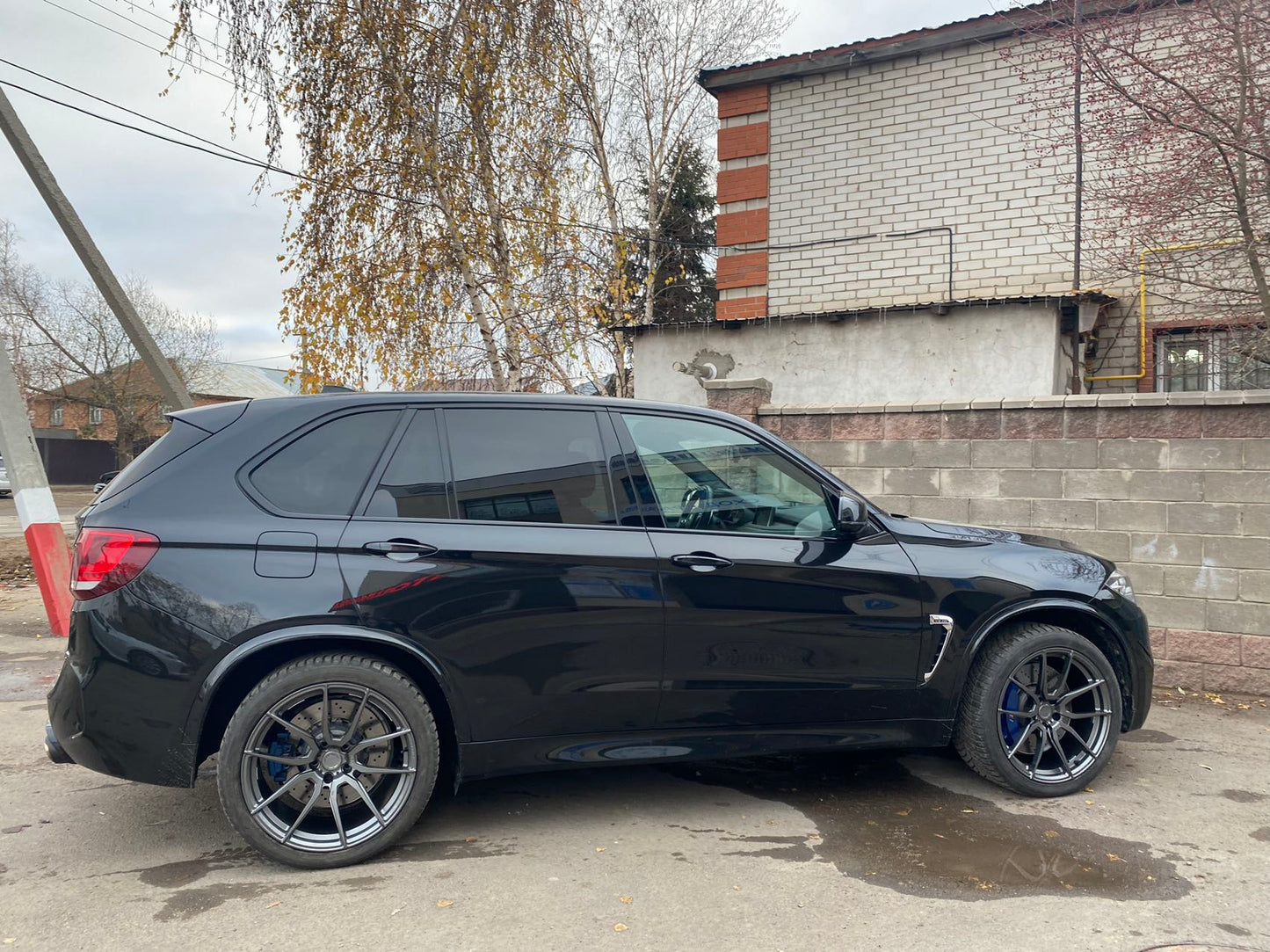 We produced premium quality forged wheels rims for BMW X5M F85 Our wheels sizes: Front 21 x 10.5 ET 21 Rear 22 x 11.5 ET 28 Finishing: Forged wheels can be produced in any wheel specs by your inquiries and we can provide our specs