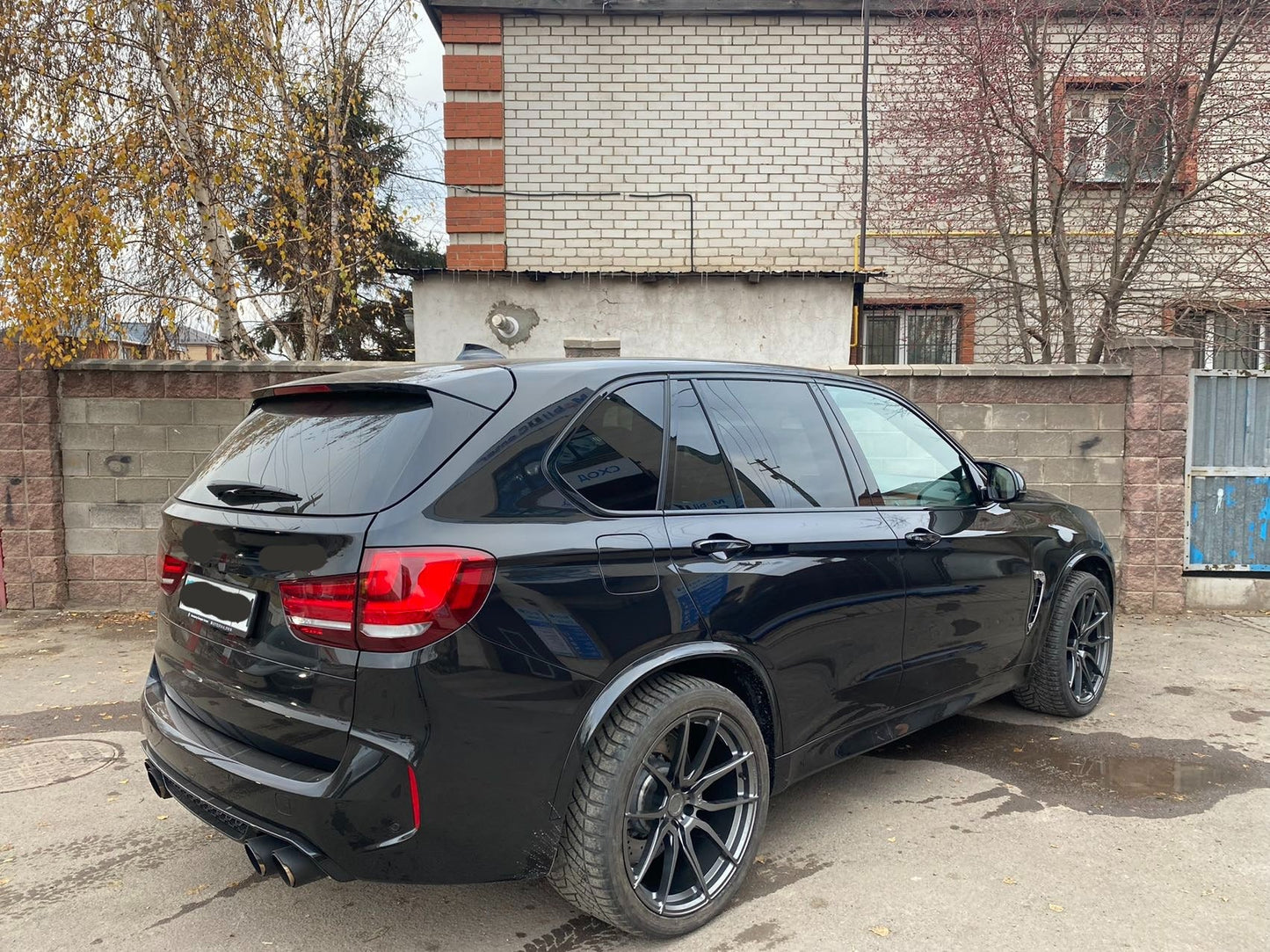 We produced premium quality forged wheels rims for BMW X5M F85 Our wheels sizes: Front 21 x 10.5 ET 21 Rear 22 x 11.5 ET 28 Finishing: Forged wheels can be produced in any wheel specs by your inquiries and we can provide our specs