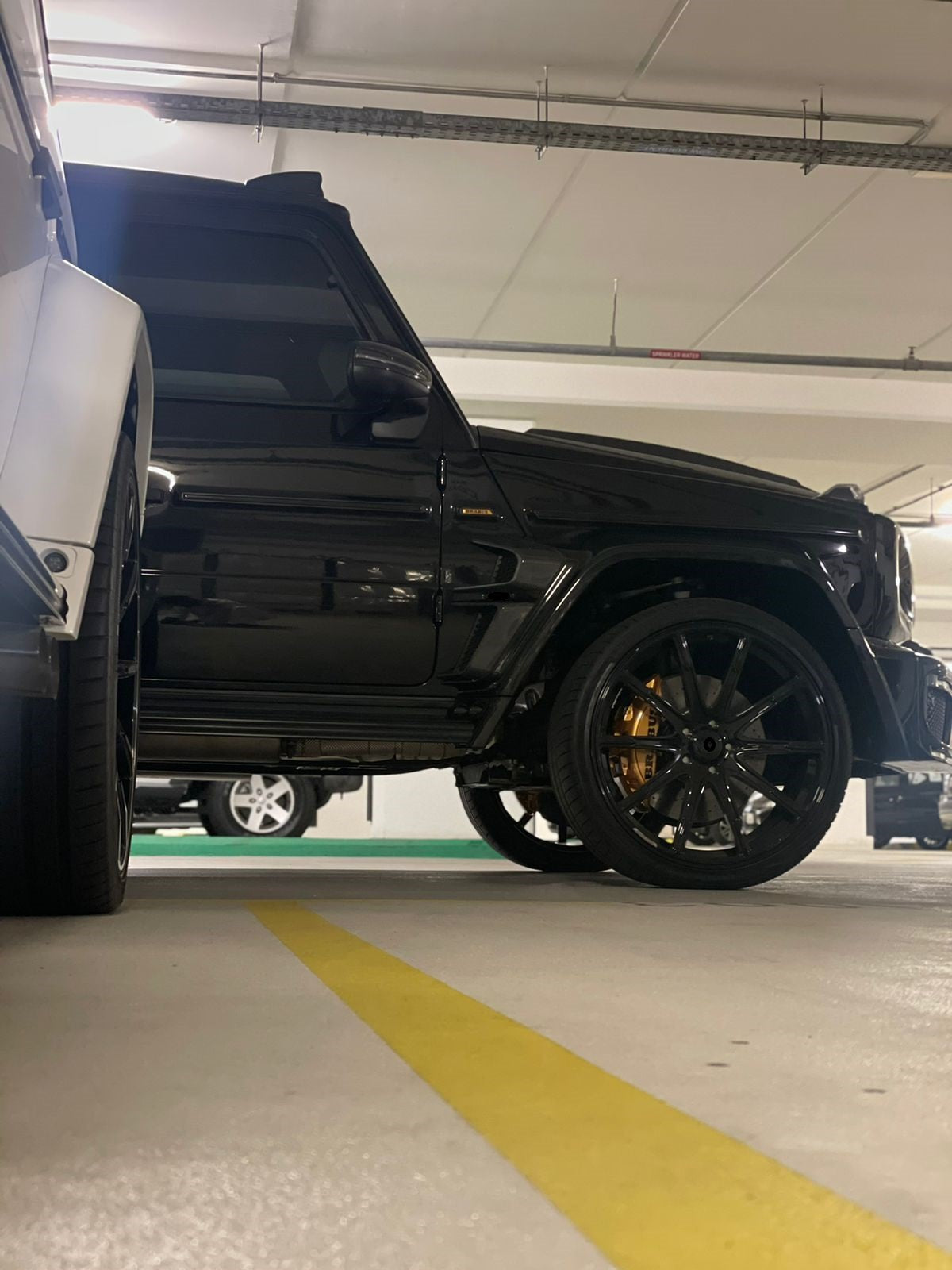 BRABUS MONOBLOCK Z We produced premium quality forged wheels rims for MERCEDES BENZ G CLASS G63 G500 W463A W464 Our wheels sizes: 24 x 10 ET 0 Finishing: Black Diamond Forged wheels can be produced in any wheel specs by your inquiries and we can provide our specs