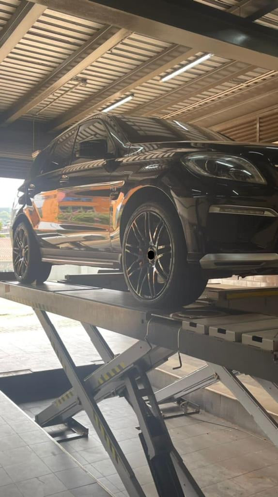 BRABUS MONOBLOCK F 22 INCH We produced premium quality forged wheels rims for MERCEDES BENZ ML CLASS ML63 AMG Our wheels sizes: Front 22 x 10 ET 51 Rear 22 x 10 ET 51 Finishing: Glossy Black Forged wheels can be produced in any wheel specs by your inquiries and we can provide our specs