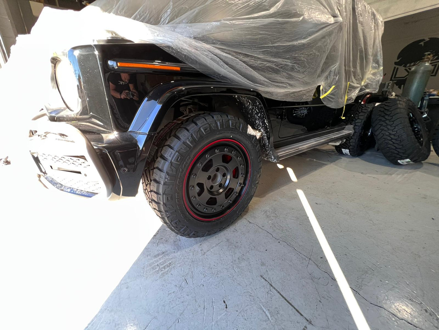 We produced premium quality forged wheels rims for MERCEDES BENZ G CLASS 6X6 Our wheels sizes: Front 18 x 8 ET 43 Rear 18 x 8 ET 43 Finishing: Matt Black with Red Ring Forged wheels can be produced in any wheel specs by your inquiries and we can provide our specs