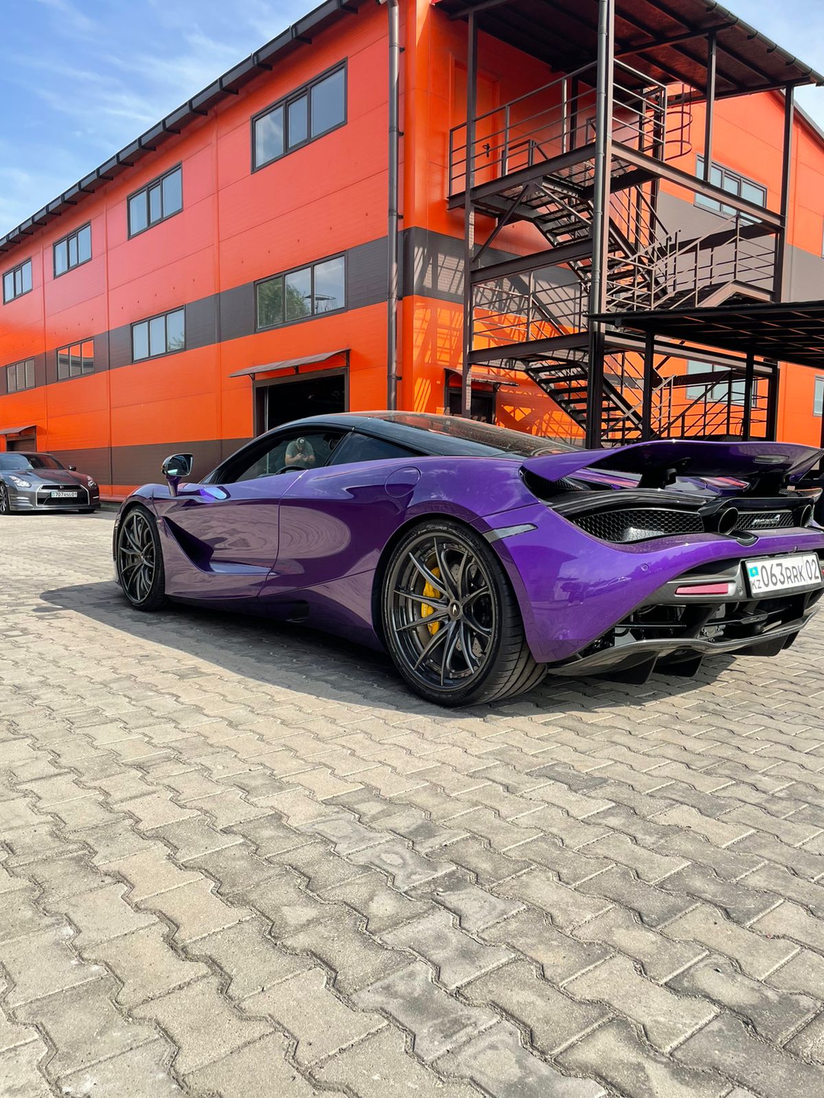 We produced premium quality forged wheels rims for MCLAREN 720S Our wheels sizes: Front 20 x 9.5 ET 34 Rear 21 x 11 ET 14 Finishing: Brushed Dark Coating Forged wheels can be produced in any wheel specs by your inquiries and we can provide our specs