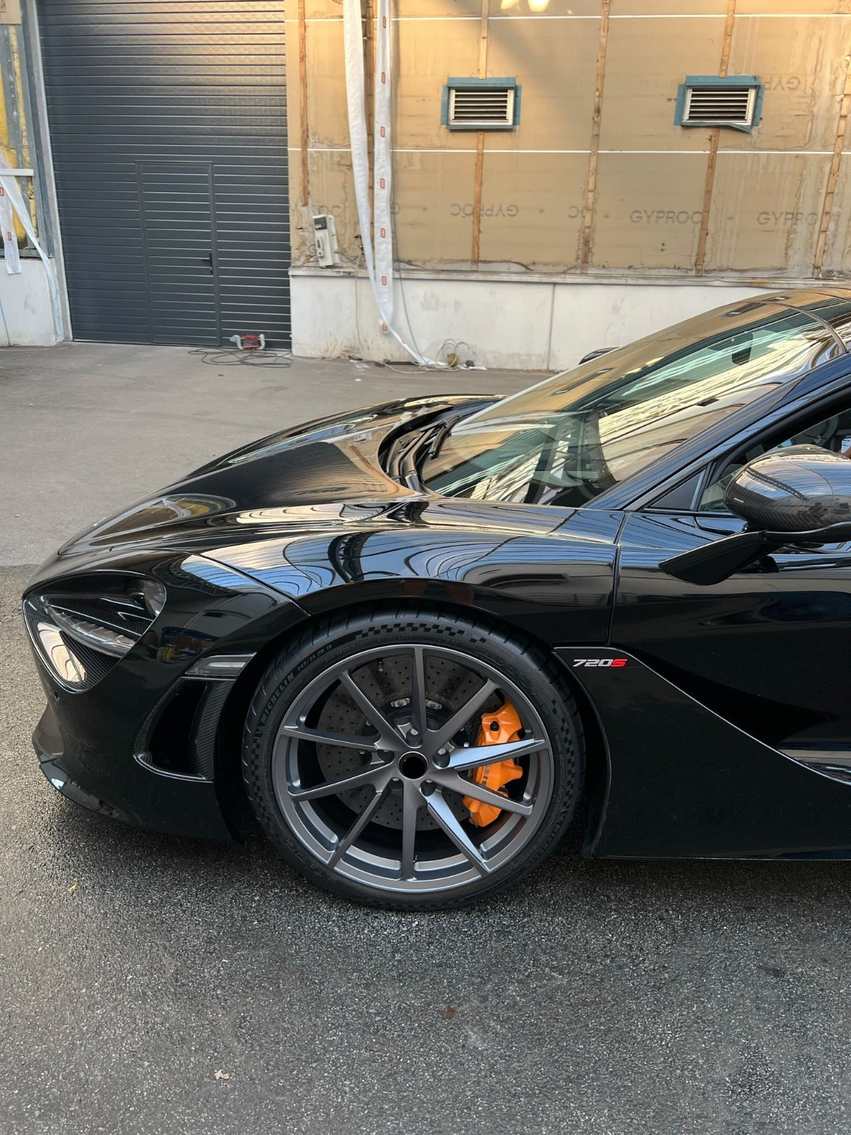 OEM 720S WHEELS We produced premium quality forged wheels rims for MCLAREN 720S Our wheels sizes: Front 19 x 9 ET 37 Rear 20 x 11 ET 20 Finishing: Gray Matt Forged wheels can be produced in any wheel specs by your inquiries and we can provide our specs