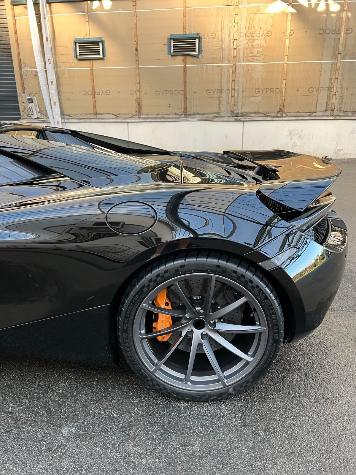 OEM 720S WHEELS We produced premium quality forged wheels rims for MCLAREN 720S Our wheels sizes: Front 19 x 9 ET 37 Rear 20 x 11 ET 20 Finishing: Gray Matt Forged wheels can be produced in any wheel specs by your inquiries and we can provide our specs