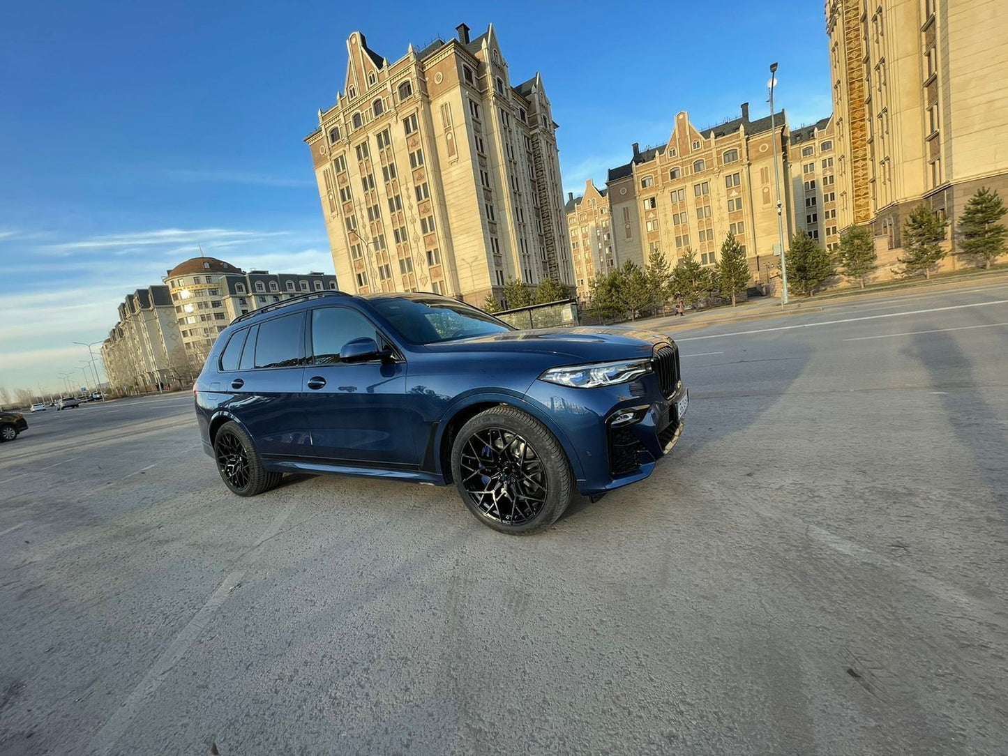 813M STYLE OEM WHEELS BMW M8 We produced premium quality forged wheels rims for BMW X7 G07 Our wheels sizes: Front 22 x 9.5 ET 32 Rear 22 x 10.5 ET 43 Finishing: Glossy Black + Machined Face Forged wheels can be produced in any wheel specs by your inquiries and we can provide our specs