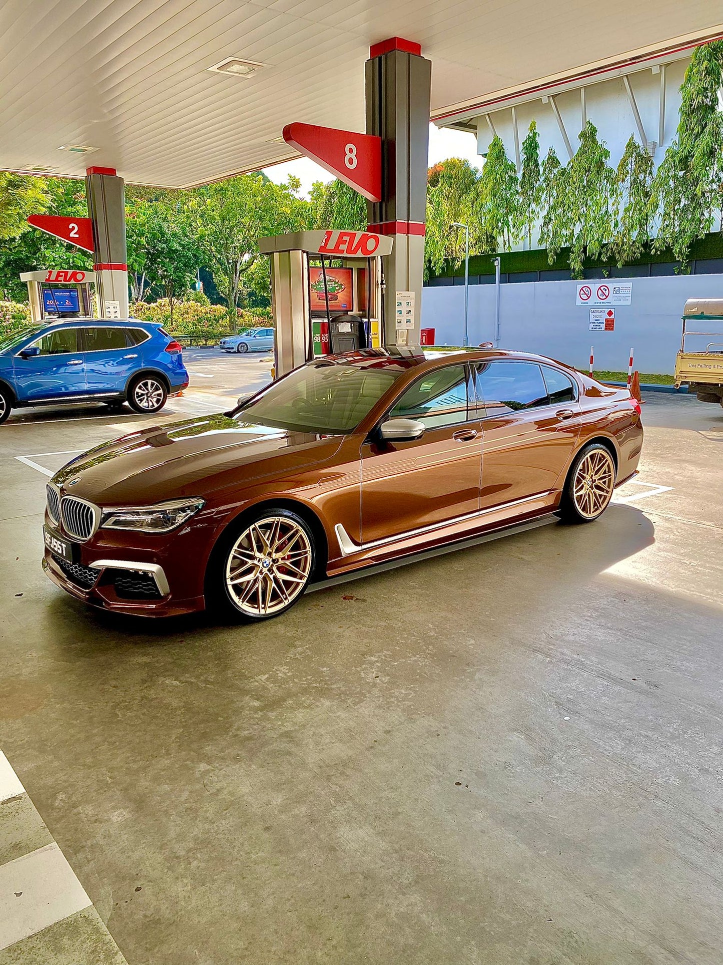 We produced premium quality forged wheels rims for BMW 7 SERIES G12 Our wheels sizes: Front 21 x 9 ET 25 Rear 21 x 10.5 ET 35 Finishing: Frozen Gold Forged wheels can be produced in any wheel specs by your inquiries and we can provide our specs
