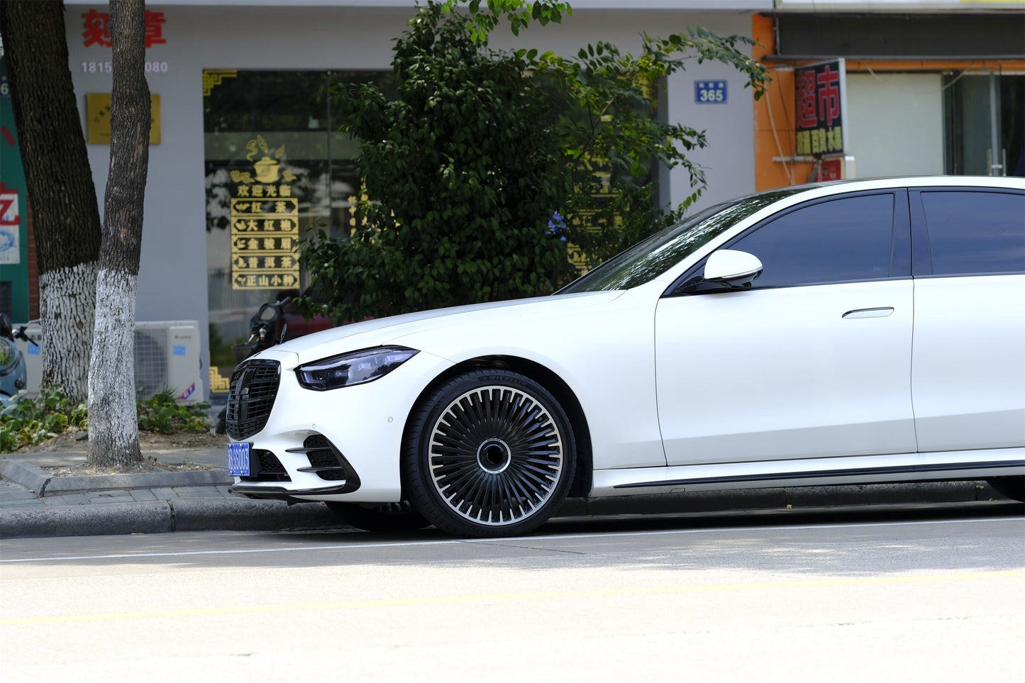 We produced premium quality forged wheels rims for MERCEDES BENZ S CLASS W223 Our wheels sizes: Front 22 x 9 ET 31 Rear 22 x 10 ET 35 Finishing: Matt Black + Polished Face Forged wheels can be produced in any wheel specs by your inquiries and we can provide our specs