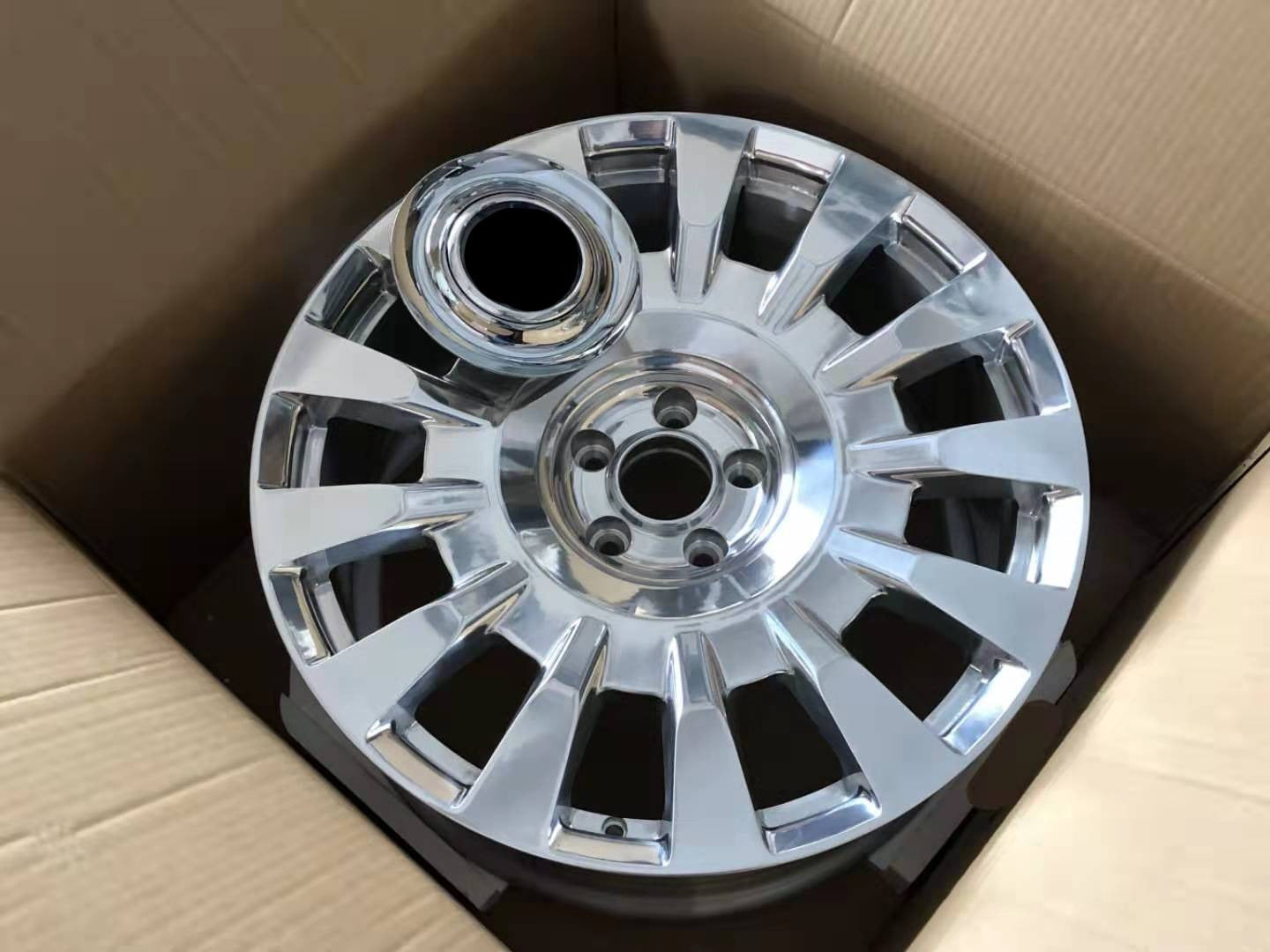OEM We produced premium quality forged wheels rims for ROLLS ROYCE PHANTOM Our wheels sizes: Front 21 x 9.5 ET 25 Rear 21 x 10 ET 30 Finishing: Chrome Forged wheels can be produced in any wheel specs by your inquiries and we can provide our specs
