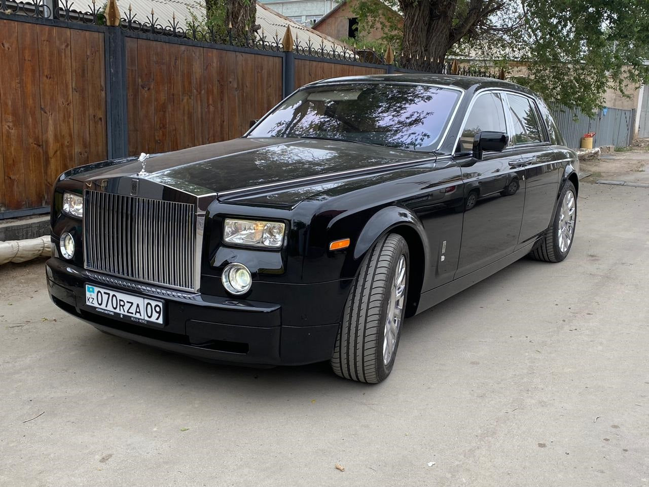 OEM We produced premium quality forged wheels rims for ROLLS ROYCE PHANTOM Our wheels sizes: Front 21 x 9.5 ET 25 Rear 21 x 10 ET 30 Finishing: Chrome Forged wheels can be produced in any wheel specs by your inquiries and we can provide our specs