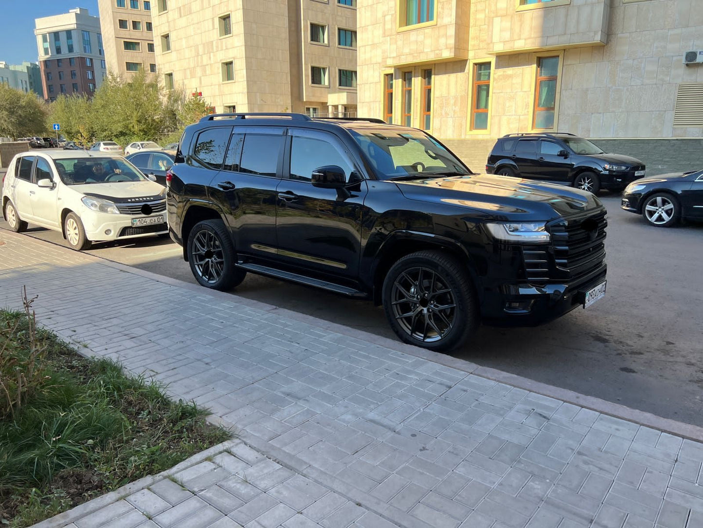 We produced premium quality forged wheels rims for LAND CRUISER 300 LC300 Our wheels sizes: 22 x 9.5 ET 45 Finishing: Gun Metal Gray Forged wheels can be produced in any wheel specs by your inquiries and we can provide our specs
