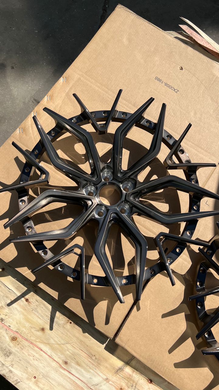 We produced premium quality forged wheels rims for LAMBORGHINI HURACAN Our wheels sizes: Front 20 x 9 ET 30 Rear 21 x 12 ET 35 Finishing: Brushed Black Forged wheels can be produced in any wheel specs by your inquiries and we can provide our specs