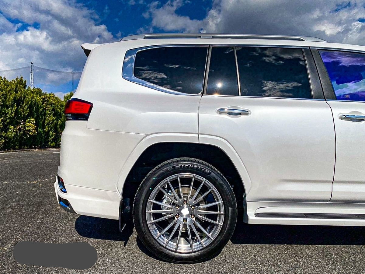 We manufacture premium quality forged wheels rims for TOYOTA LAND CRUISER 300 LC 300 in any design, size, color. Wheels size: 22 x 9.5 PCD: 6 X 139.7 CB: 95.1 Forged wheels can be produced in any wheel specs by your inquiries and we can provide our specs