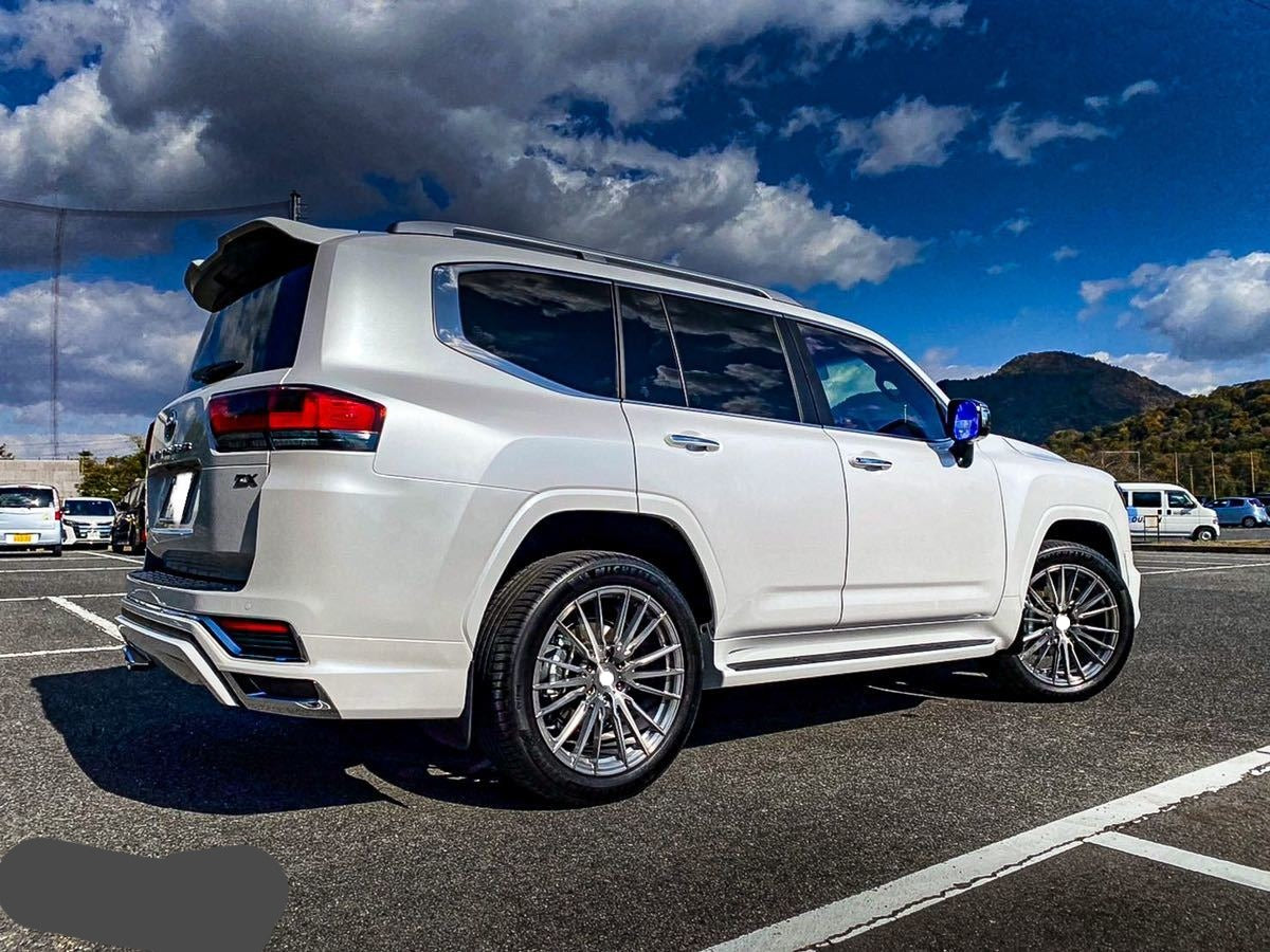We manufacture premium quality forged wheels rims for TOYOTA LAND CRUISER 300 LC 300 in any design, size, color. Wheels size: 22 x 9.5 PCD: 6 X 139.7 CB: 95.1 Forged wheels can be produced in any wheel specs by your inquiries and we can provide our specs
