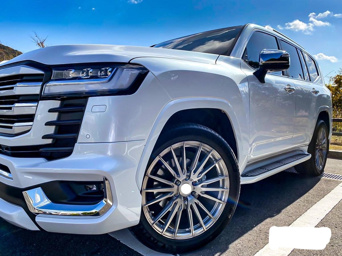 We manufacture premium quality forged wheels rims for TOYOTA LAND CRUISER 300 LC 300 in any design, size, color. Wheels size: 22 x 9.5 PCD: 6 X 139.7 CB: 95.1 Forged wheels can be produced in any wheel specs by your inquiries and we can provide our specs