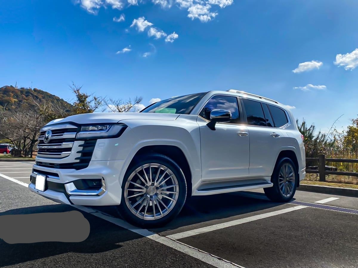 We manufacture premium quality forged wheels rims for TOYOTA LAND CRUISER 300 LC 300 in any design, size, color. Wheels size: 22 x 9.5 PCD: 6 X 139.7 CB: 95.1 Forged wheels can be produced in any wheel specs by your inquiries and we can provide our specs
