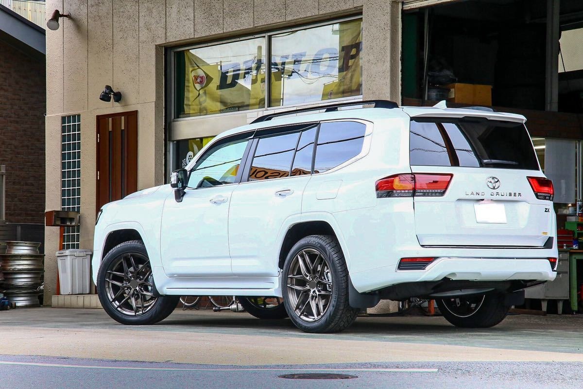 We manufacture premium quality forged wheels rims for TOYOTA LAND CRUISER 300 LC 300 in any design, size, color. Wheels size: 22 x 9.5 PCD: 6 X 139.7 CB: 95.1 Forged wheels can be produced in any wheel specs by your inquiries and we can provide our specs
