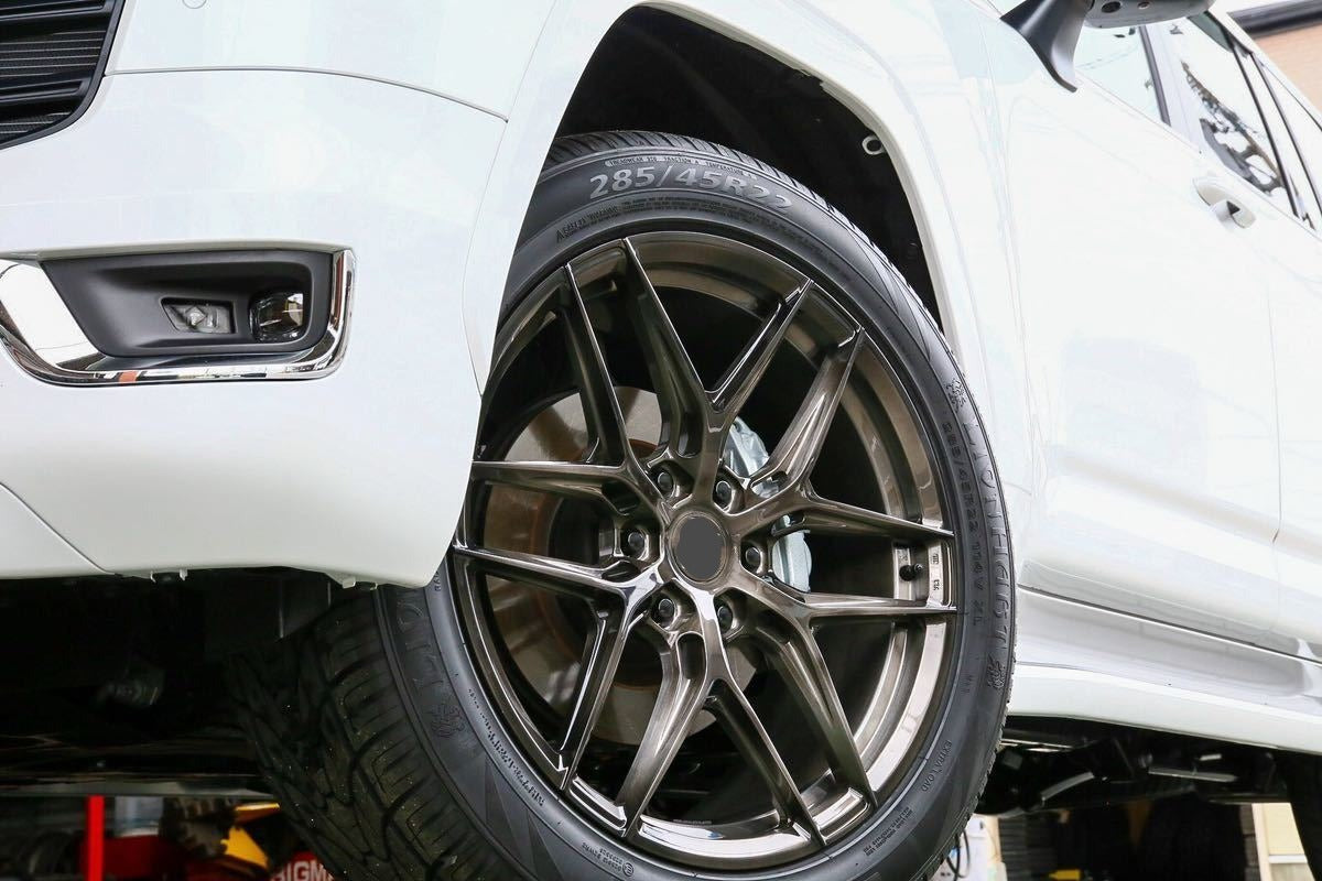 We manufacture premium quality forged wheels rims for TOYOTA LAND CRUISER 300 LC 300 in any design, size, color. Wheels size: 22 x 9.5 PCD: 6 X 139.7 CB: 95.1 Forged wheels can be produced in any wheel specs by your inquiries and we can provide our specs