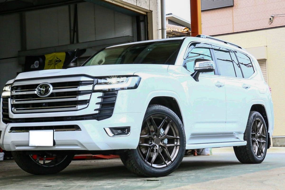 We manufacture premium quality forged wheels rims for TOYOTA LAND CRUISER 300 LC 300 in any design, size, color. Wheels size: 22 x 9.5 PCD: 6 X 139.7 CB: 95.1 Forged wheels can be produced in any wheel specs by your inquiries and we can provide our specs