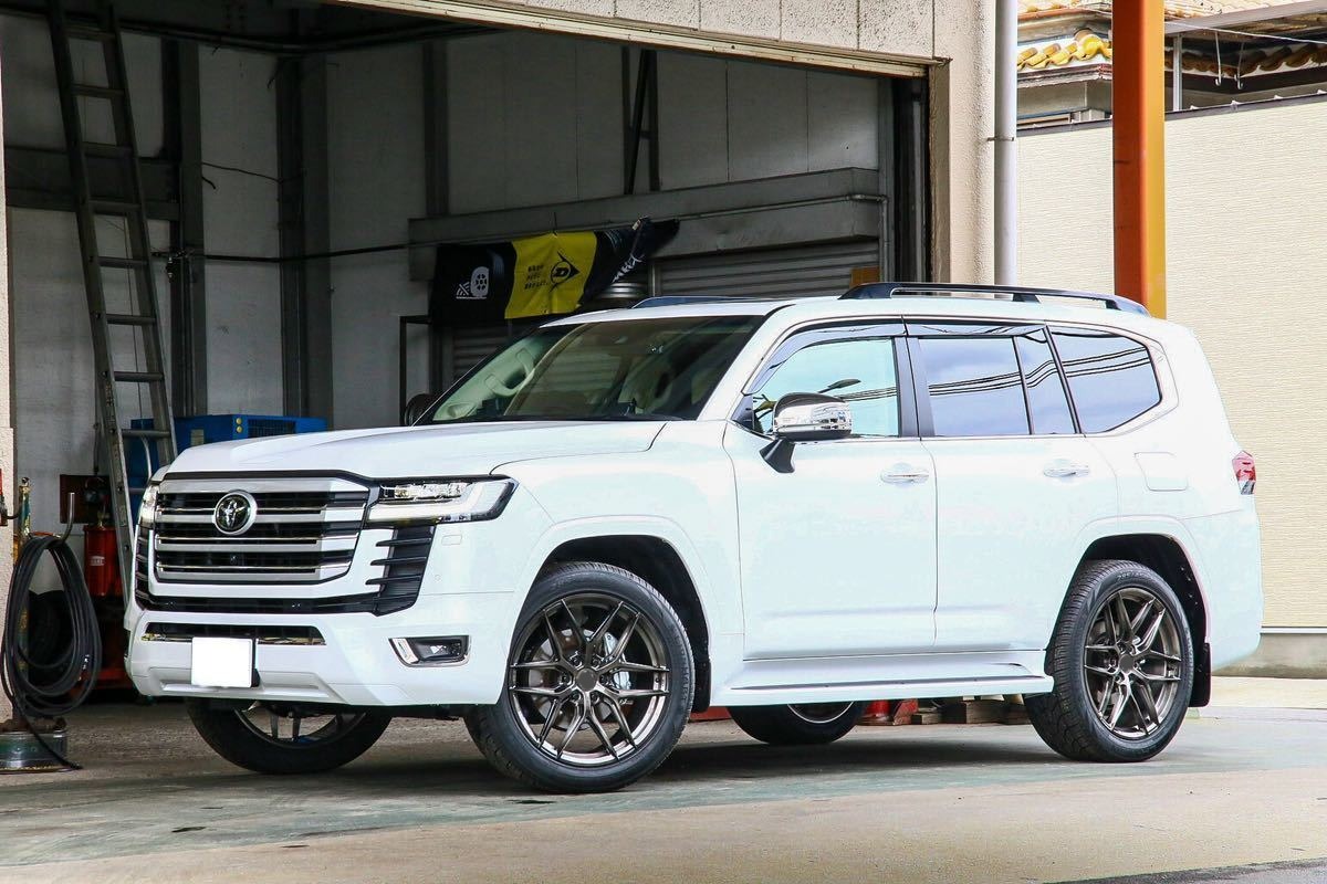 We manufacture premium quality forged wheels rims for TOYOTA LAND CRUISER 300 LC 300 in any design, size, color. Wheels size: 22 x 9.5 PCD: 6 X 139.7 CB: 95.1 Forged wheels can be produced in any wheel specs by your inquiries and we can provide our specs