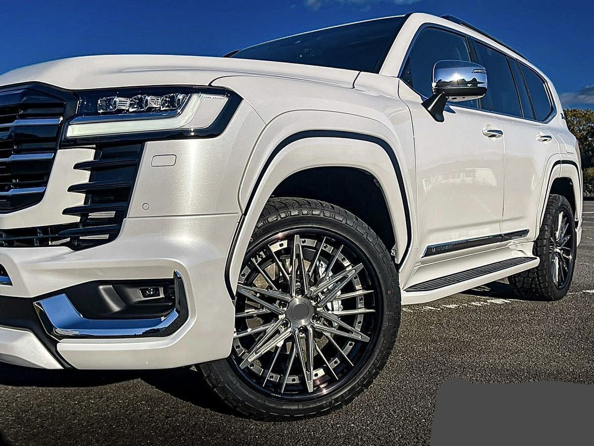 جنوط عجلات مزورة لسيارة تويوتا لاند كروزر 300 LC 300 V15