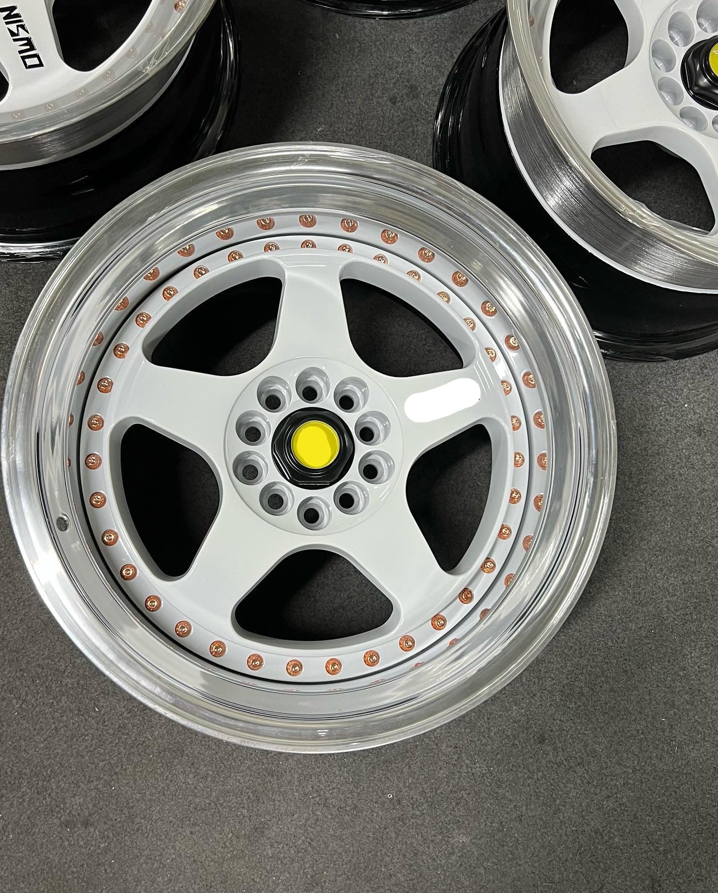 305 عجلات مطروقة مكونة من 3 قطع لسيارة فيراري 550 مارانيلو 360 مودينا F40 575M