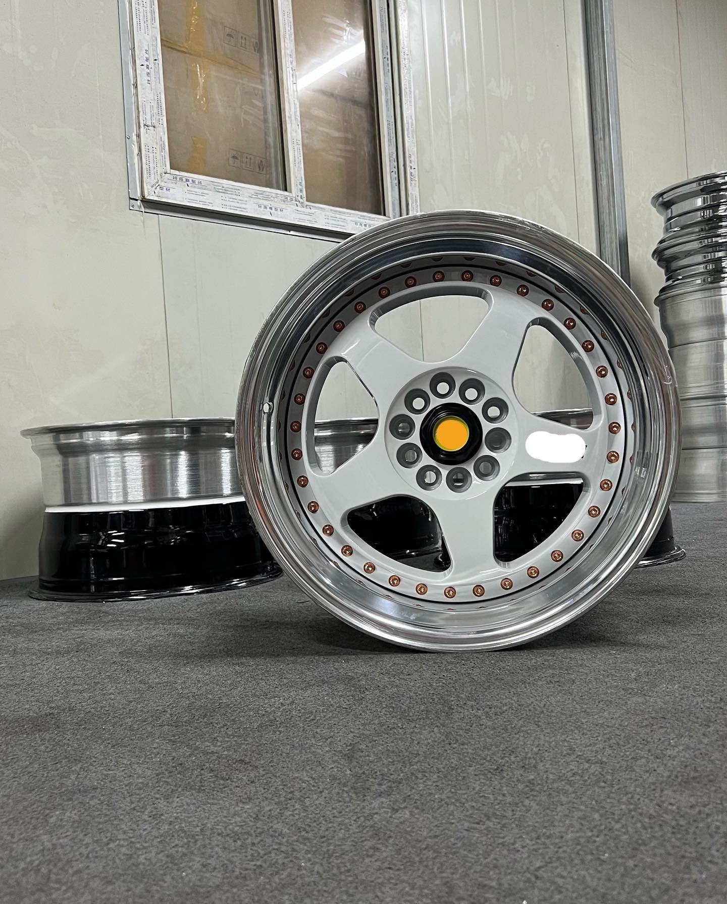 305 عجلات مطروقة مكونة من 3 قطع لسيارة فيراري 550 مارانيلو 360 مودينا F40 575M