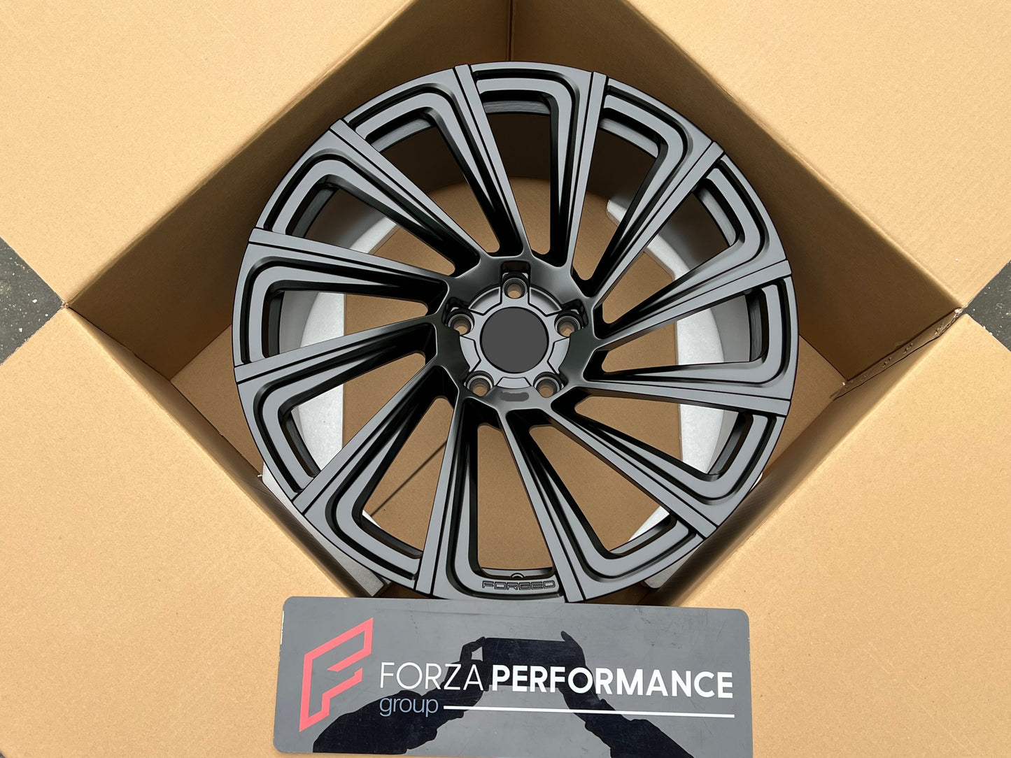 VOSSEN UV-3 We manufacture premium quality forged wheels rims for LAND ROVER RANGE ROVER AUTOBIOGRAPHY L460 BLACK MATT in any design, size, color. Wheels size: in 24 x 9.5 ET 42.5 in 23 x 9.5 ET 42.5 PCD: 5 X 120 CB: 72.6 Forged wheels can be produced in any wheel specs by your inquiries and we can provide our specs