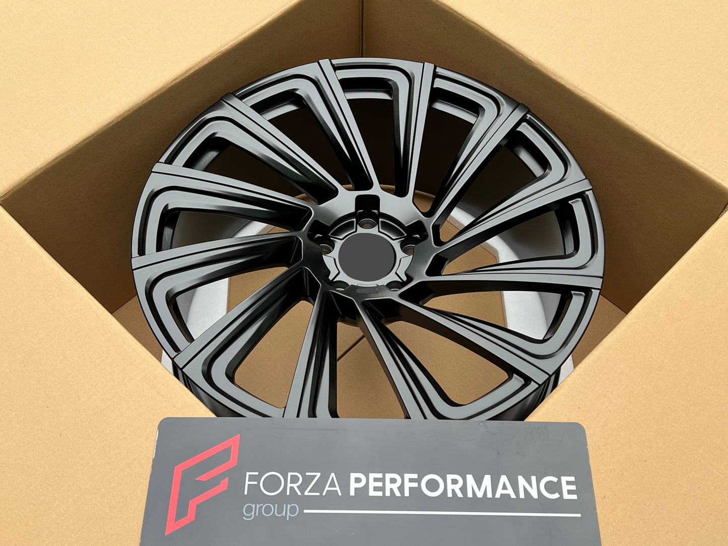 VOSSEN UV-3 We manufacture premium quality forged wheels rims for LAND ROVER RANGE ROVER AUTOBIOGRAPHY L460 BLACK MATT in any design, size, color. Wheels size: in 24 x 9.5 ET 42.5 in 23 x 9.5 ET 42.5 PCD: 5 X 120 CB: 72.6 Forged wheels can be produced in any wheel specs by your inquiries and we can provide our specs