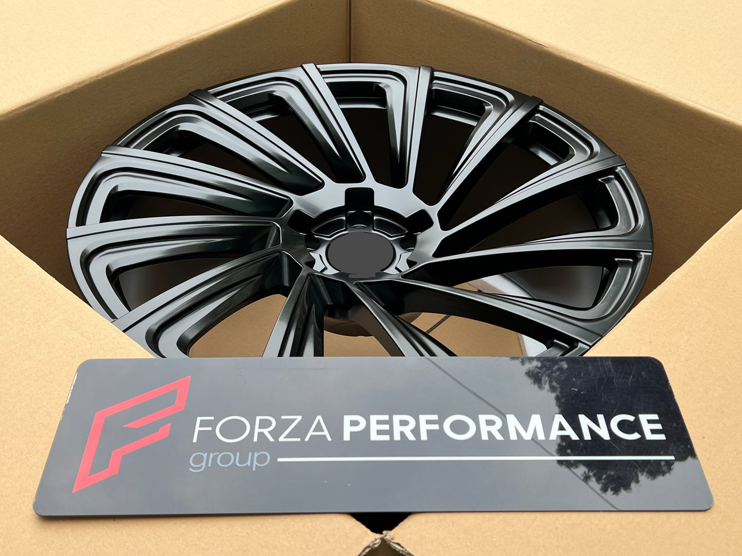 VOSSEN UV-3 We manufacture premium quality forged wheels rims for LAND ROVER RANGE ROVER AUTOBIOGRAPHY L460 BLACK MATT in any design, size, color. Wheels size: in 24 x 9.5 ET 42.5 in 23 x 9.5 ET 42.5 PCD: 5 X 120 CB: 72.6 Forged wheels can be produced in any wheel specs by your inquiries and we can provide our specs